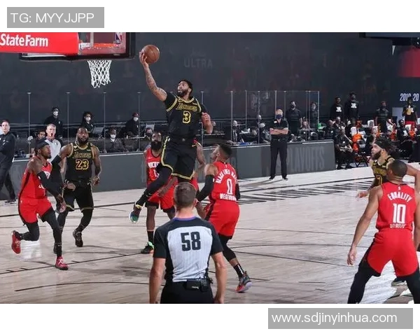 火湖大战湖人第三场精彩回顾与赛后分析展望未来对决